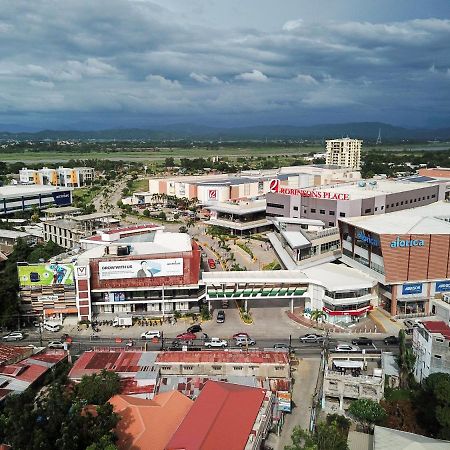 Viven Hotel Laoag Extérieur photo