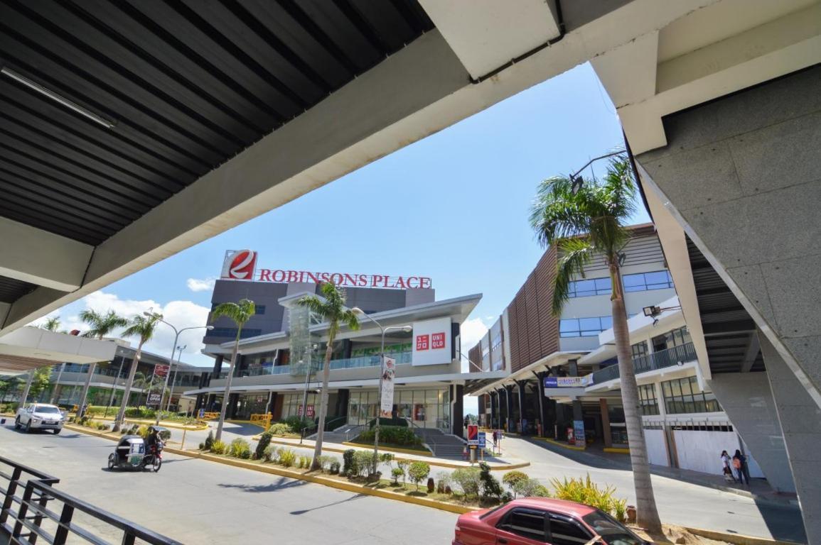 Viven Hotel Laoag Extérieur photo