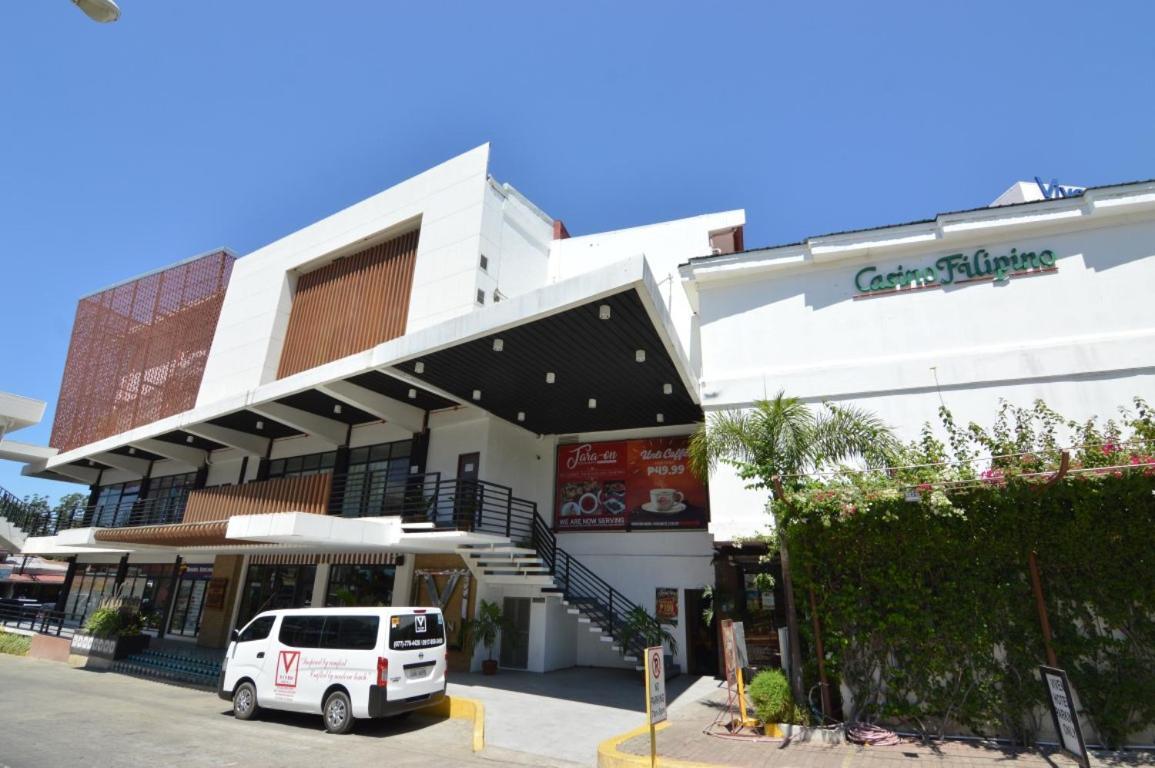 Viven Hotel Laoag Extérieur photo