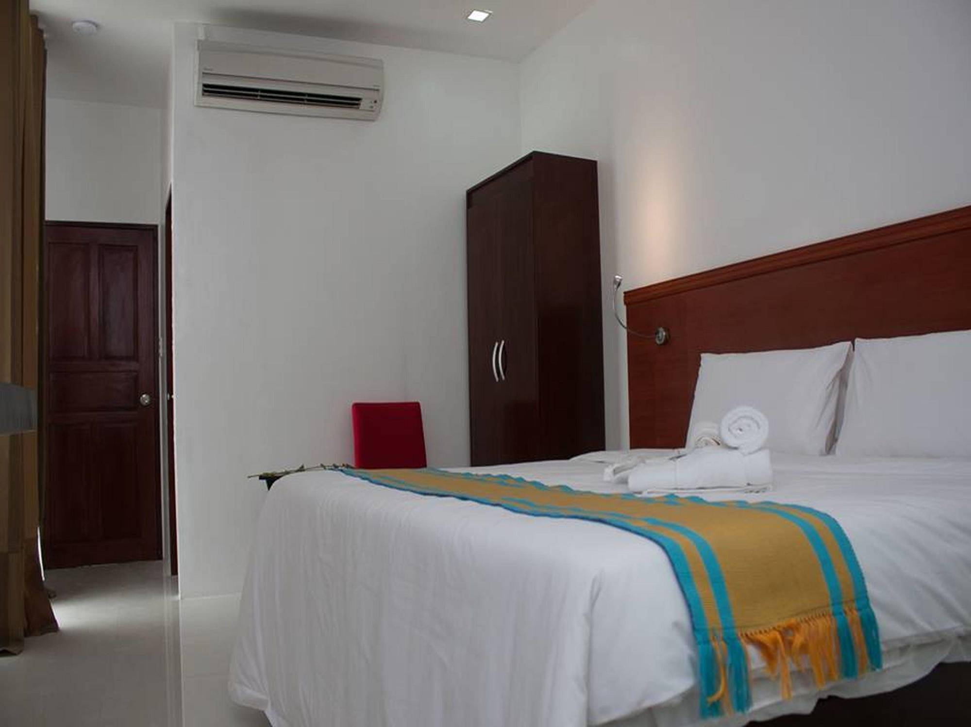 Viven Hotel Laoag Extérieur photo