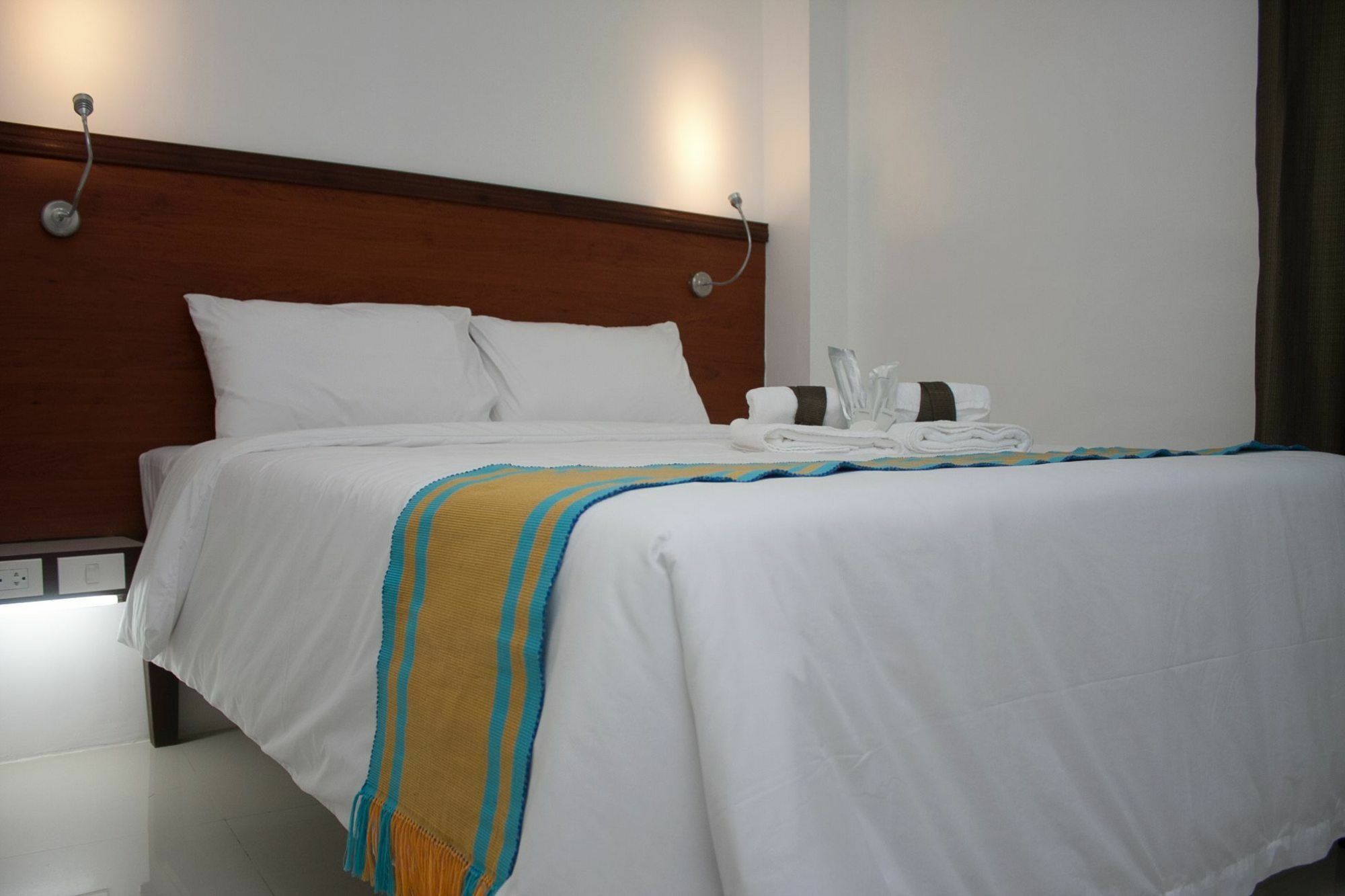 Viven Hotel Laoag Extérieur photo