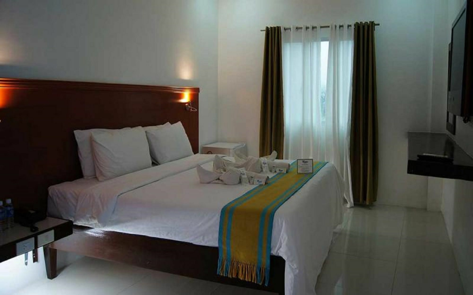 Viven Hotel Laoag Extérieur photo