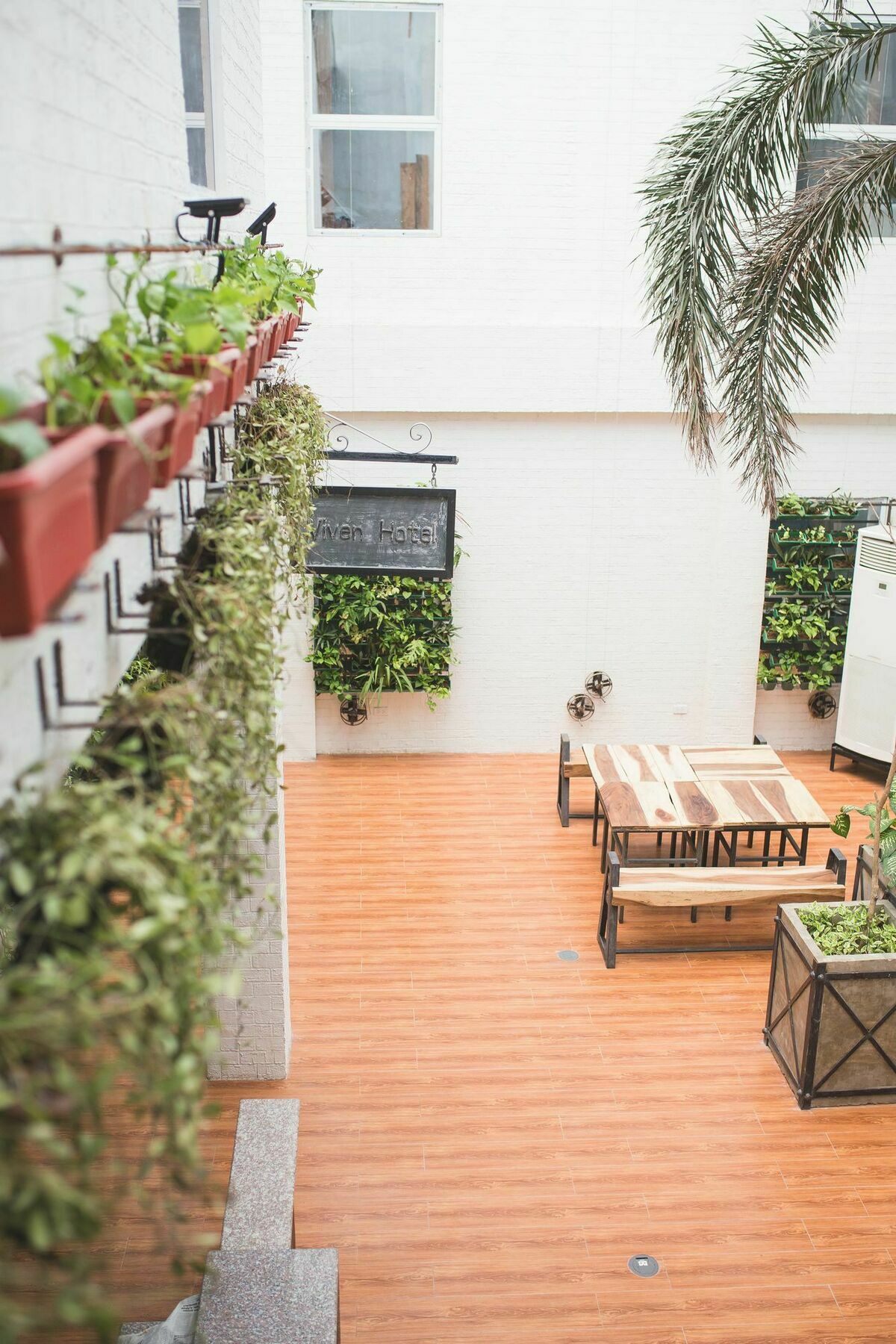 Viven Hotel Laoag Extérieur photo