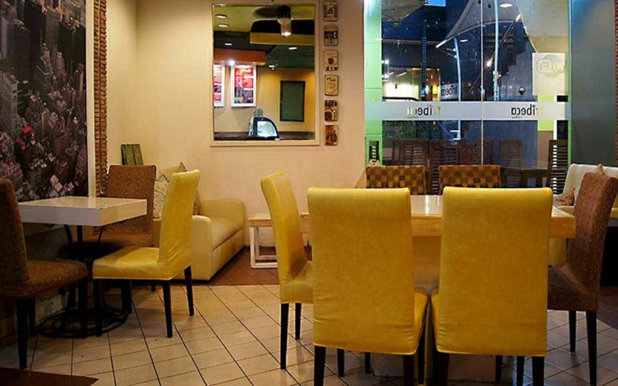 Viven Hotel Laoag Extérieur photo